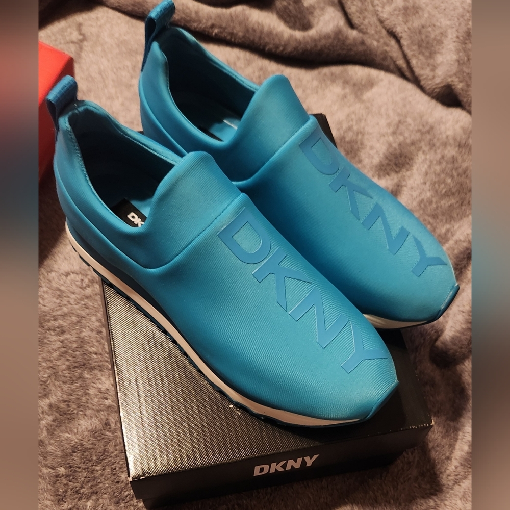 New DKNY women's shoes size 8